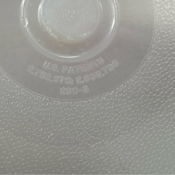 vintage tupperware snack stor large container cold cut keeper white with seal - Picture 7 of 8